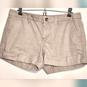 Old Navy Womens cuffed 100% Cotton shorts Size 8 light beige